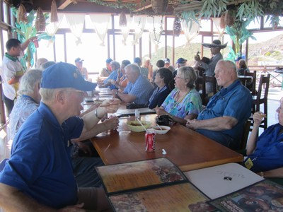 pic of tour members eating lunch